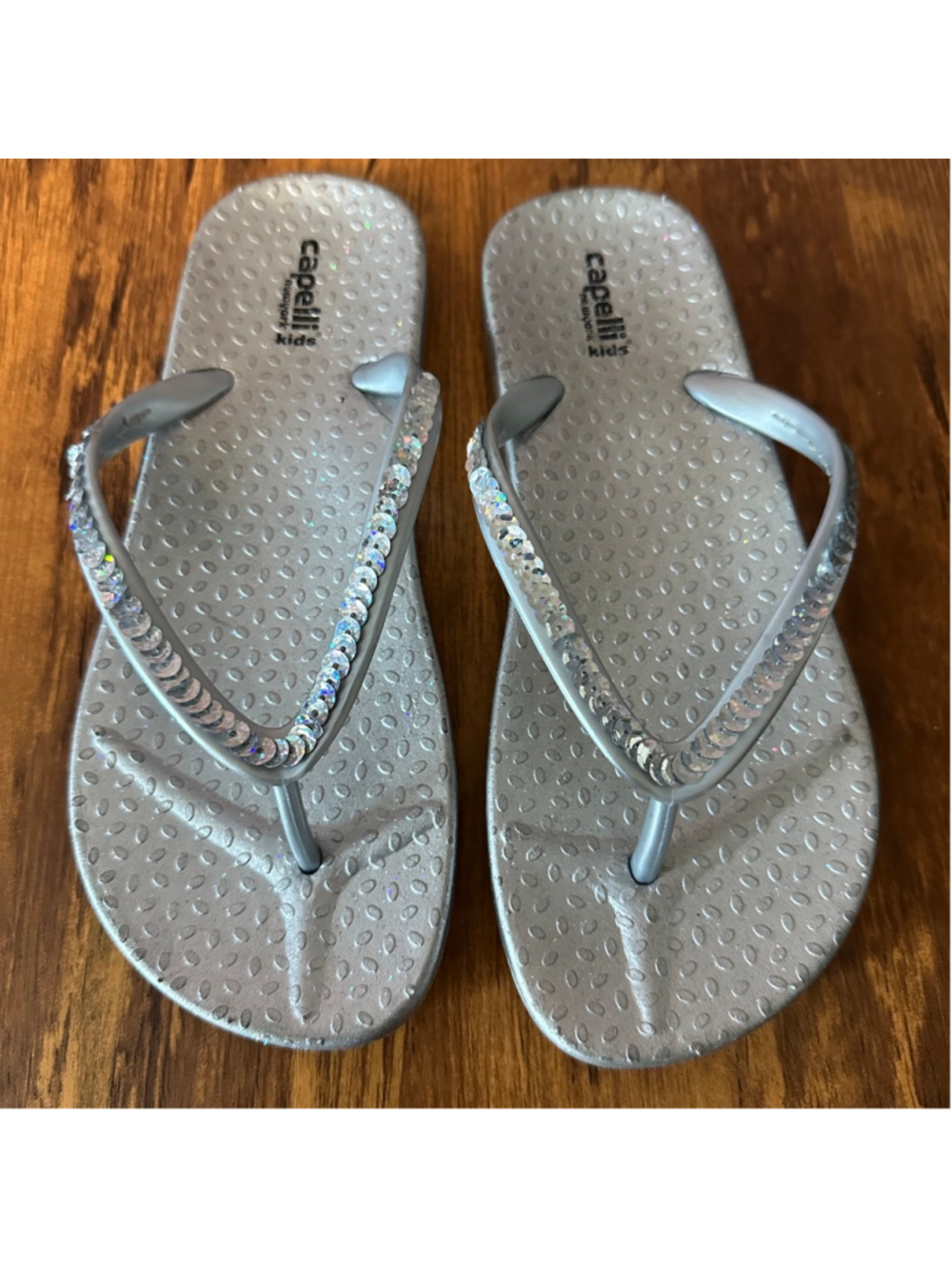 Capelli New York Kids Flip Flops Girls Size 3 4 Silver Sequin Sandals
